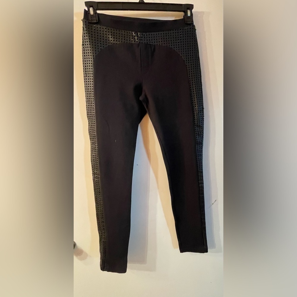 Tart black leggings with faux leather accent